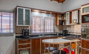 Casa de 3 ambientes con jardín y piscina - Lanús Oeste