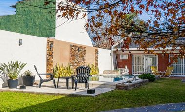 Casa de 3 ambientes con jardín y piscina - Lanús Oeste