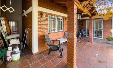 Casa de 3 ambientes con jardín y piscina - Lanús Oeste
