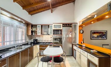 Casa de 3 ambientes con jardín y piscina - Lanús Oeste