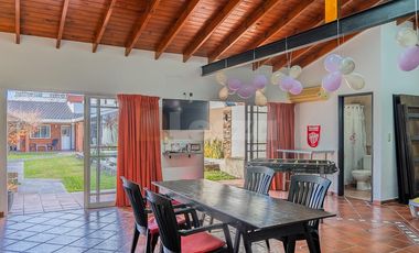 Casa de 3 ambientes con jardín y piscina - Lanús Oeste