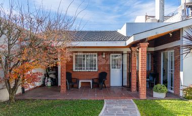 Casa de 3 ambientes con jardín y piscina - Lanús Oeste