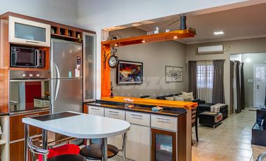 Casa de 3 ambientes con jardín y piscina - Lanús Oeste