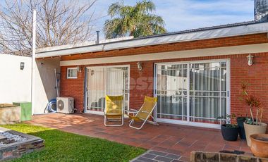 Casa de 3 ambientes con jardín y piscina - Lanús Oeste