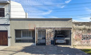 Casa de 3 ambientes con jardín y piscina - Lanús Oeste