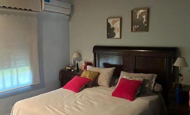 Casa en venta en Marmol 3 ambientes con pileta y doble cochera