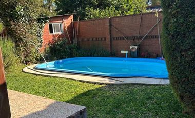 Casa en venta en Marmol 3 ambientes con pileta y doble cochera