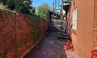 Casa en venta en Marmol 3 ambientes con pileta y doble cochera