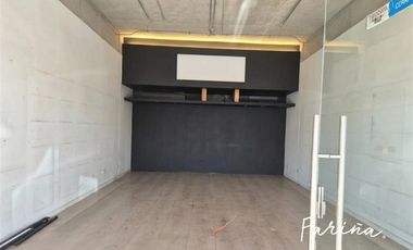 Local Comercial en Arriendo en Entre Av. Vitacura y Calle Las Hualtatas