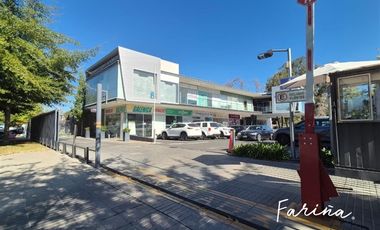 Local Comercial en Arriendo en Entre Av. Vitacura y Calle Las Hualtatas