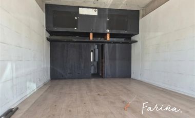 Local Comercial en Arriendo en Entre Av. Vitacura y Calle Las Hualtatas