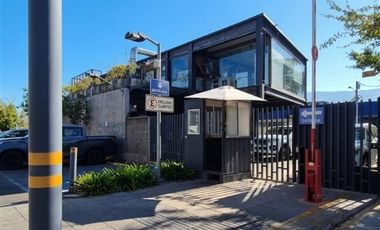 Local Comercial en Arriendo en Entre Av. Vitacura y Calle Las Hualtatas