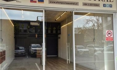 Local Comercial en Arriendo en Entre Av. Vitacura y Calle Las Hualtatas