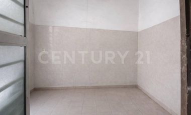 Casa en Venta con Uso Habitacional y Comercial en Centro Nicolás Bravo