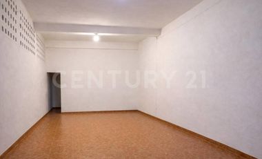 Casa en Venta con Uso Habitacional y Comercial en Centro Nicolás Bravo