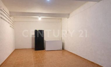 Casa en Venta con Uso Habitacional y Comercial en Centro Nicolás Bravo