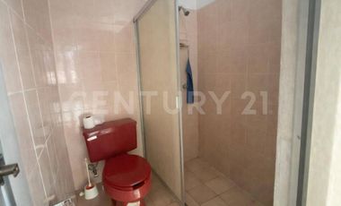 Casa en Venta con Uso Habitacional y Comercial en Centro Nicolás Bravo