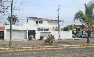 RENTA INMUEBLE PRODUCTIVO, CONSULTORIOS U OFICINAS , EN ESQUINA
