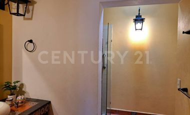 CASA EN VENTA, AMPLIA ESTILO COLIMOTA , ACABADOS ACABADOS EN MADERA DE LUJO