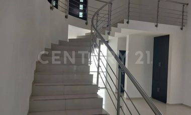 Casa en Renta en Residencial Esmeralda Norte, Colima
