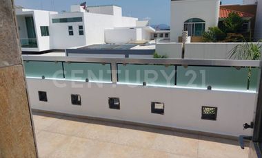 Casa en Renta en Residencial Esmeralda Norte, Colima