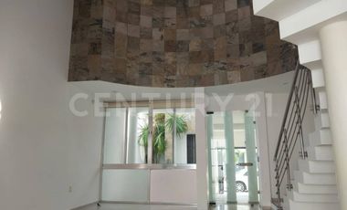 Casa en Renta en Residencial Esmeralda Norte, Colima