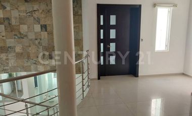 Casa en Renta en Residencial Esmeralda Norte, Colima