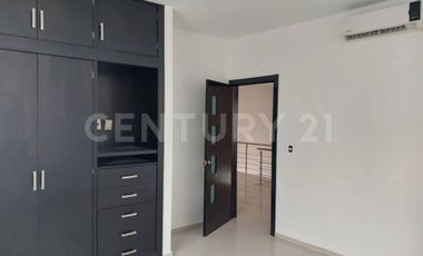 Casa en Renta en Residencial Esmeralda Norte, Colima