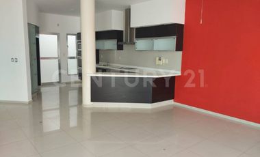 Casa en Renta en Residencial Esmeralda Norte, Colima