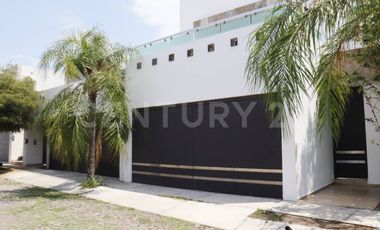 Casa en Renta en Residencial Esmeralda Norte, Colima