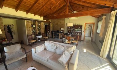Casa a la venta en zona Highland park, Pilar