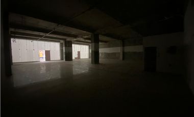 ARRAIJAN / WESTLAND MALL / LOCAL COMERCIAL / 465M / PLANTA BAJA