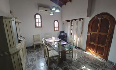 Casa en venta en Isidro Casanova