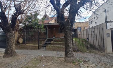 Casa en venta en Isidro Casanova