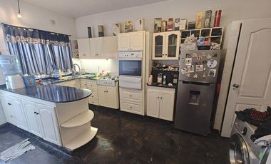 Casa en venta en Isidro Casanova