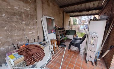 Casa en venta en Isidro Casanova