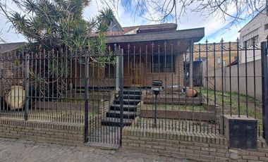 Casa en venta en Isidro Casanova