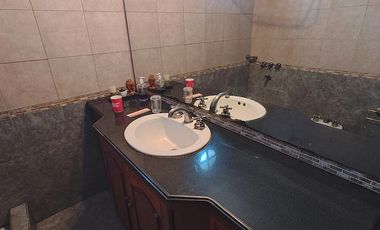Casa en venta en Isidro Casanova