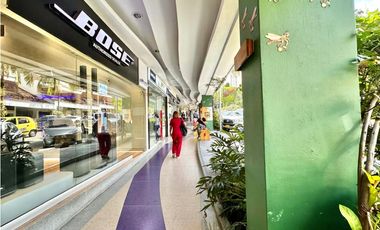 Local comercial para la venta y renta en el C.C Oviedo