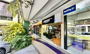 Local comercial para la venta y renta en el C.C Oviedo