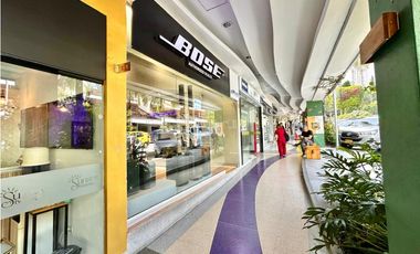 Local comercial para la venta y renta en el C.C Oviedo