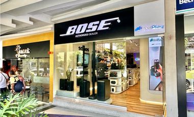 Local comercial para la venta y renta en el C.C Oviedo