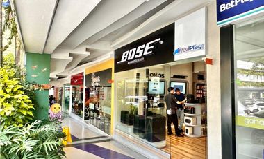 Local comercial para la venta y renta en el C.C Oviedo