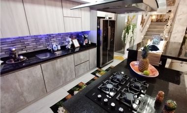 CASA DE LUJO EN VENTA PALMIRA BARRIO LAS MERCEDES  MODERNA AMPLIA