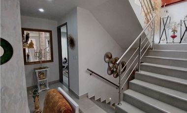 CASA DE LUJO EN VENTA PALMIRA BARRIO LAS MERCEDES  MODERNA AMPLIA