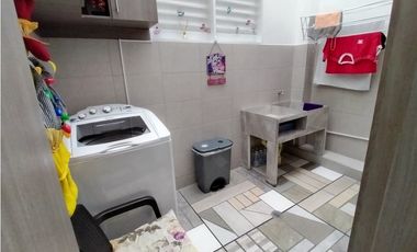 CASA DE LUJO EN VENTA PALMIRA BARRIO LAS MERCEDES  MODERNA AMPLIA