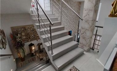 CASA DE LUJO EN VENTA PALMIRA BARRIO LAS MERCEDES  MODERNA AMPLIA