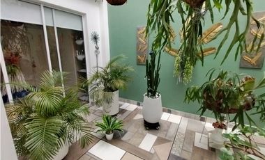 CASA DE LUJO EN VENTA PALMIRA BARRIO LAS MERCEDES  MODERNA AMPLIA