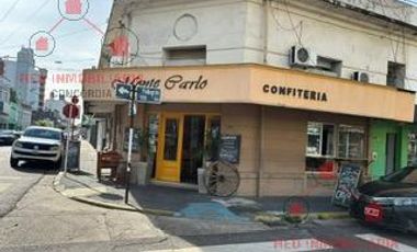 Local en  importante esquina céntrica