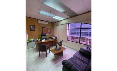 ¡Alquila tu oficina completamente equipada en el PH Golf Plaza!